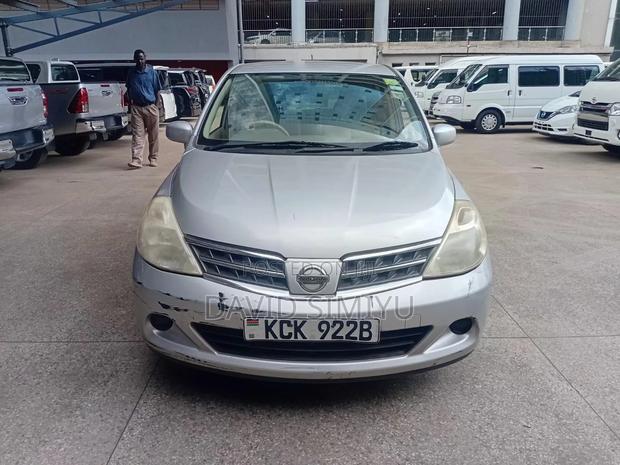 Nissan Tiida 2009 Silver
