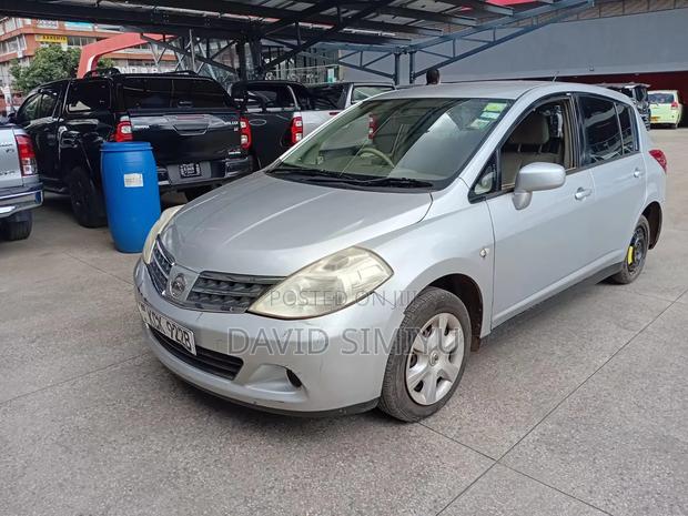 Nissan Tiida 2009 Silver
