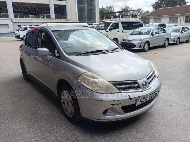 Nissan Tiida 2009 Silver