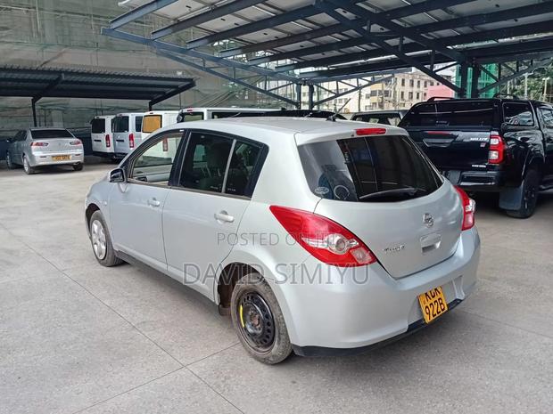 Nissan Tiida 2009 Silver