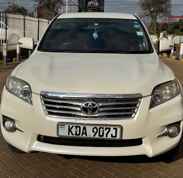 Toyota Vanguard 2013 White
