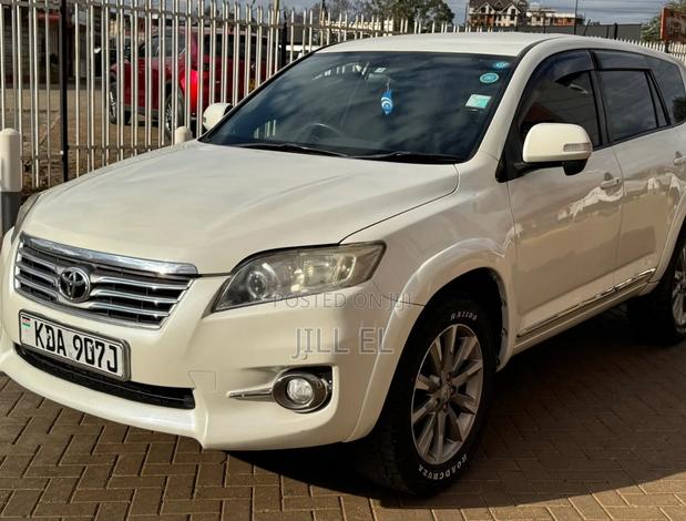 Toyota Vanguard 2013 White