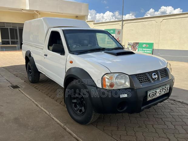 Nissan Hardbody 2000i 2006 White