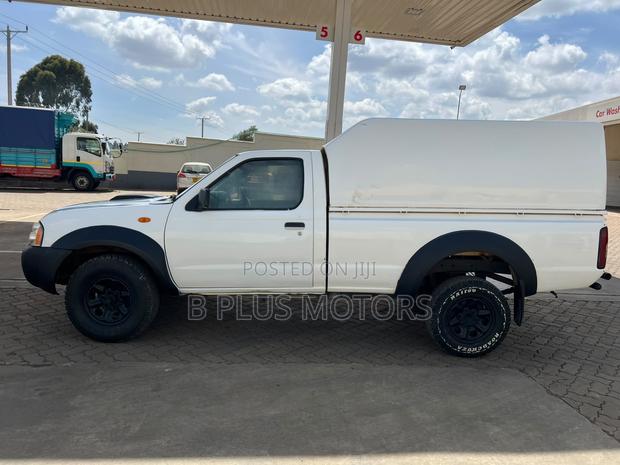 Nissan Hardbody 2000i 2006 White