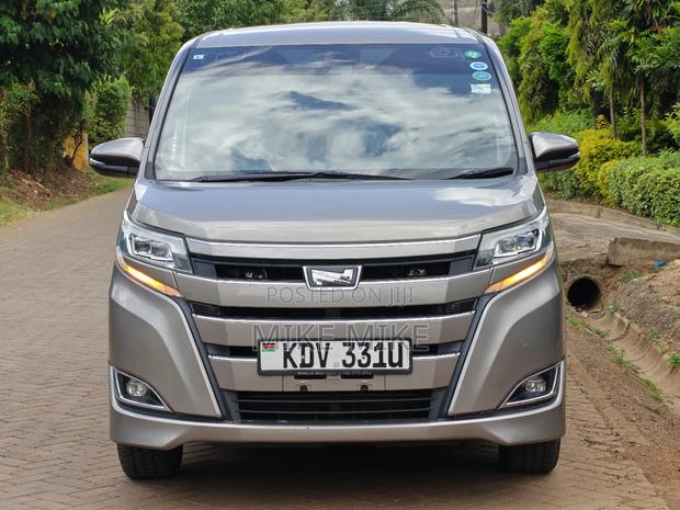 Toyota Noah 2019 Gray