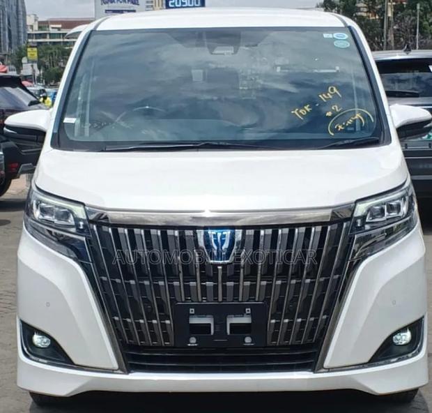 Toyota Esquire 1.8 FWD Hybrid (7 seater) 2019 Pearl