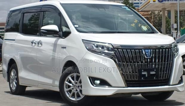 Toyota Esquire 1.8 FWD Hybrid (7 seater) 2019 Pearl