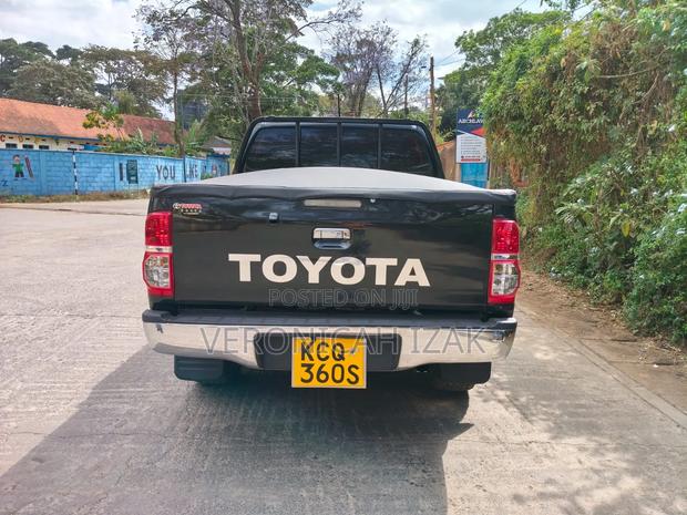 Toyota Hilux 2011 Black
