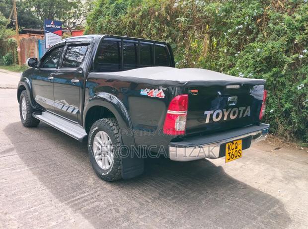 Toyota Hilux 2011 Black