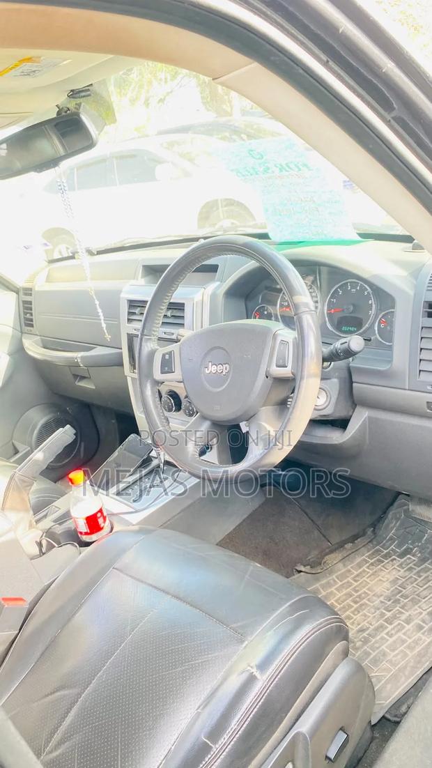 Jeep Cherokee 2010 Black