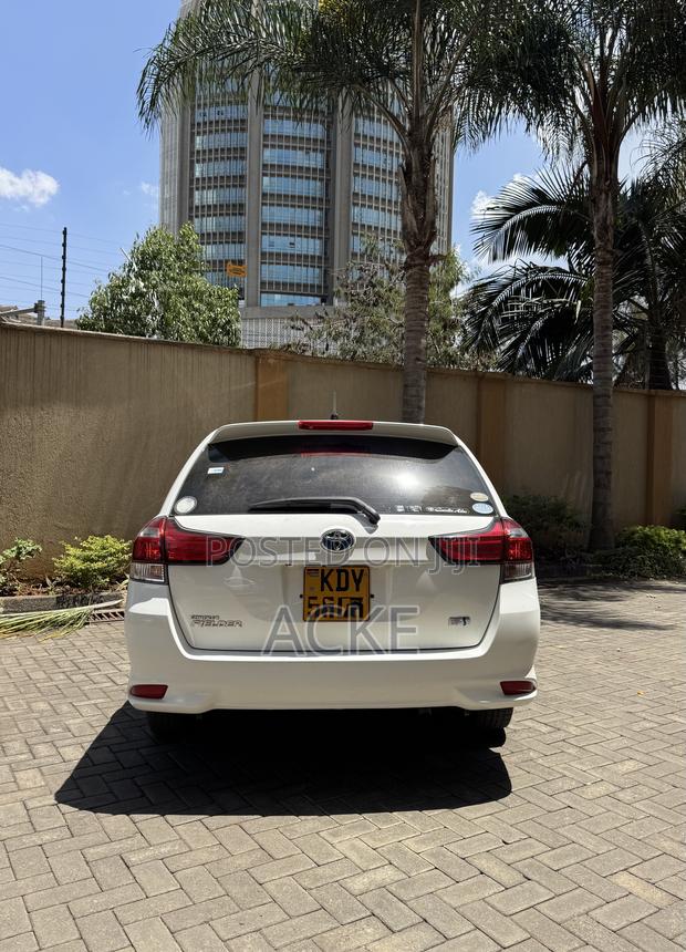 Toyota Corolla Fielder 2019 White