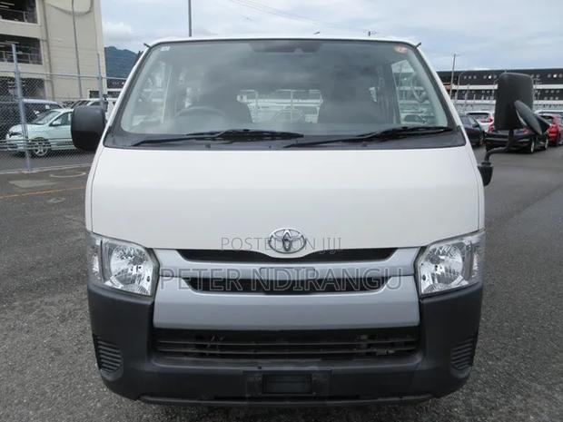 Toyota Grand HiAce Limited 3.0 Diesel Turbo RWD 8-Seater 2002 White