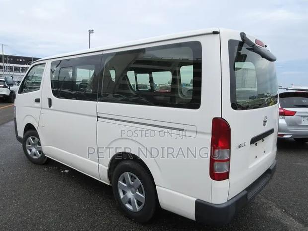 Toyota Grand HiAce Limited 3.0 Diesel Turbo RWD 8-Seater 2002 White