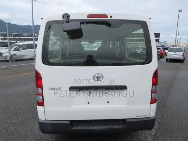 Toyota Grand HiAce Limited 3.0 Diesel Turbo RWD 8-Seater 2002 White