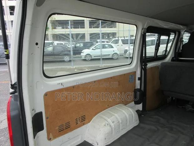 Toyota Grand HiAce Limited 3.0 Diesel Turbo RWD 8-Seater 2002 White