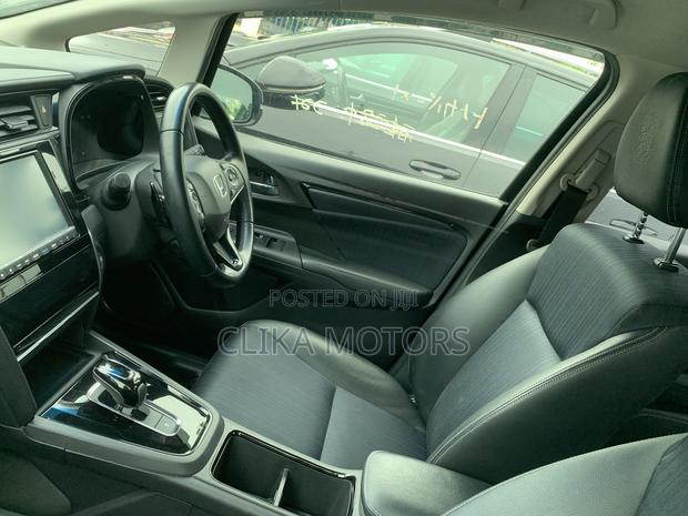 Honda Fit Shuttle 1.5 Hybrid 2WD 2019 Black