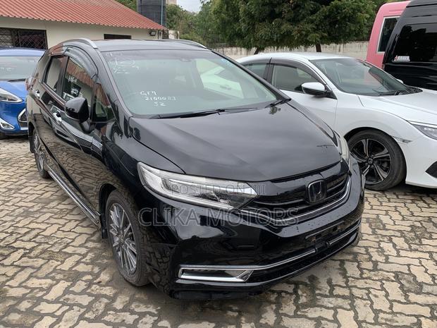 Honda Fit Shuttle 1.5 Hybrid 2WD 2019 Black