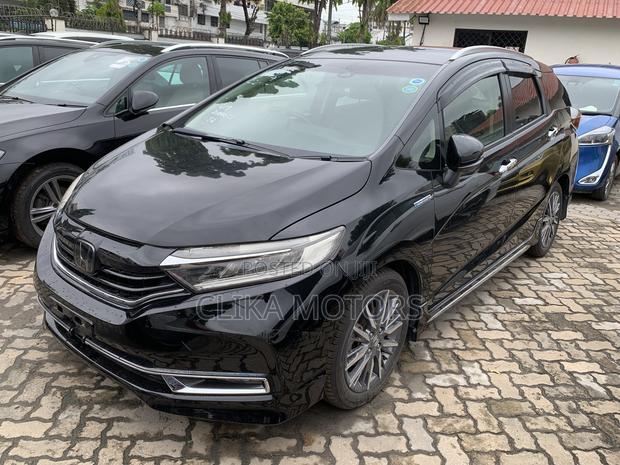 Honda Fit Shuttle 1.5 Hybrid 2WD 2019 Black