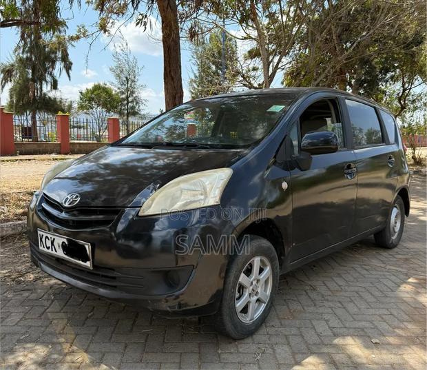 Toyota Ractis 1.5 AWD 2017 Black