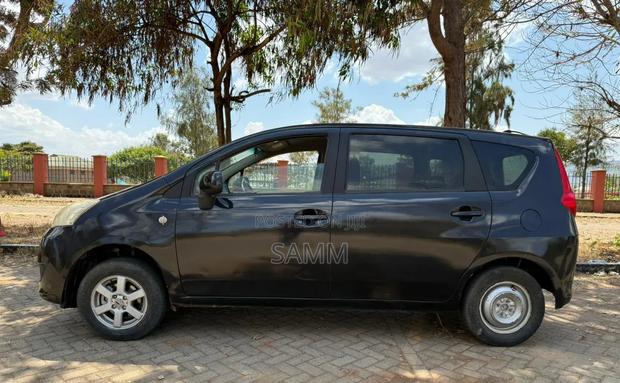 Toyota Ractis 1.5 AWD 2017 Black