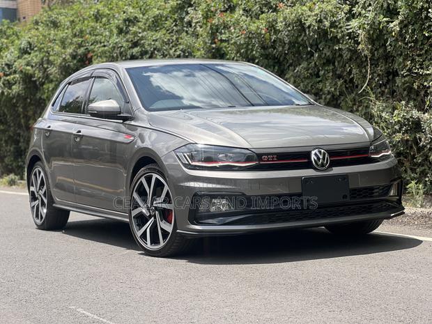 Volkswagen Polo 2019 Gold