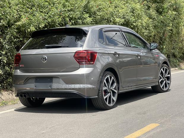 Volkswagen Polo 2019 Gold