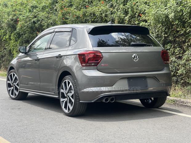 Volkswagen Polo 2019 Gold