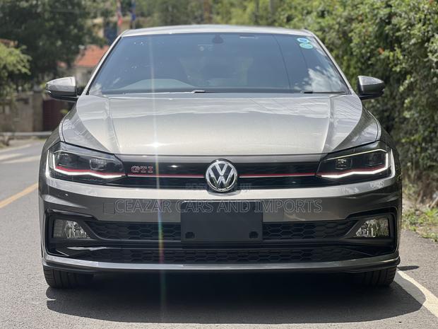 Volkswagen Polo 2019 Gold