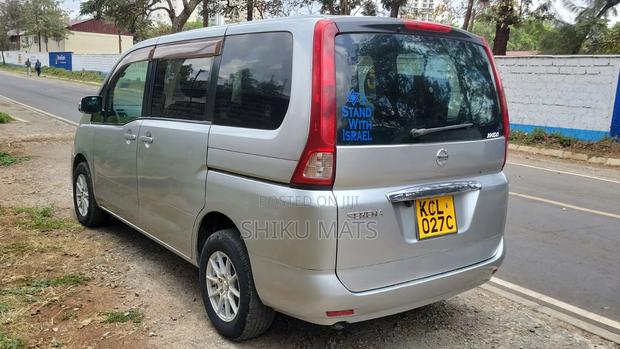 Nissan Serena 2009 Silver