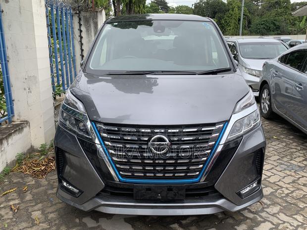 Nissan Serena 2021 Gray