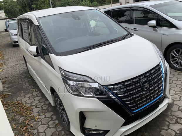 Nissan Serena 2021 White