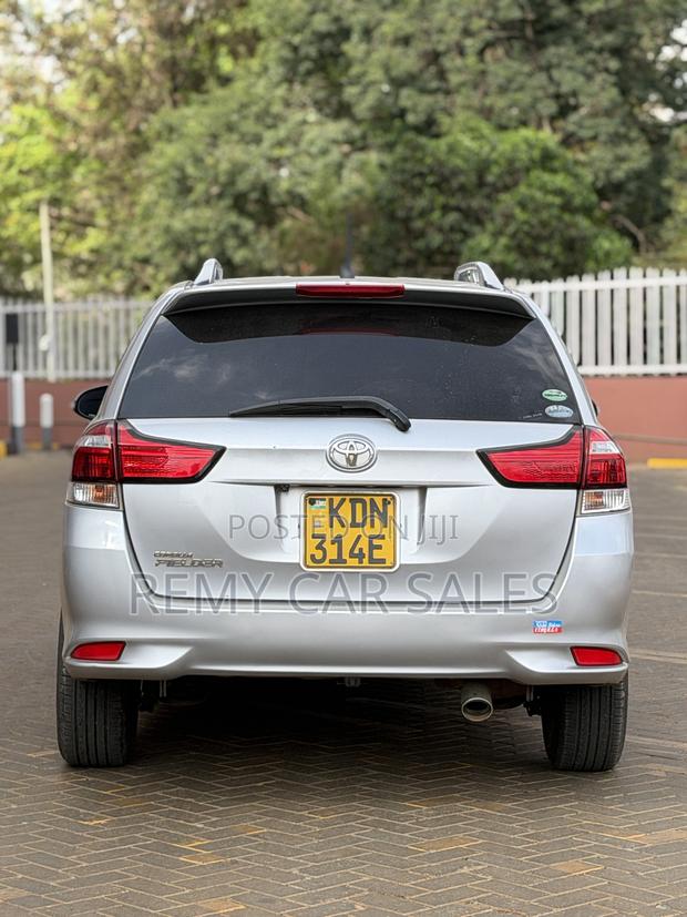 Toyota Corolla Fielder 2016 Silver