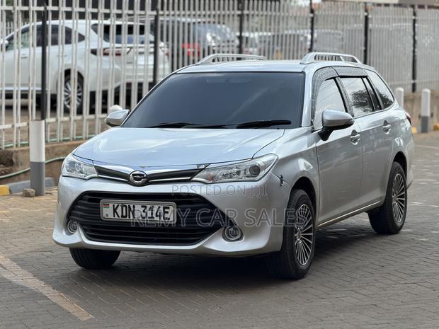 Toyota Corolla Fielder 2016 Silver