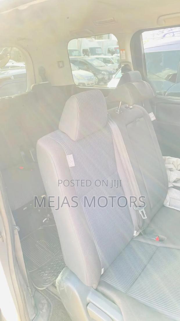 Toyota Noah 2018 Silver