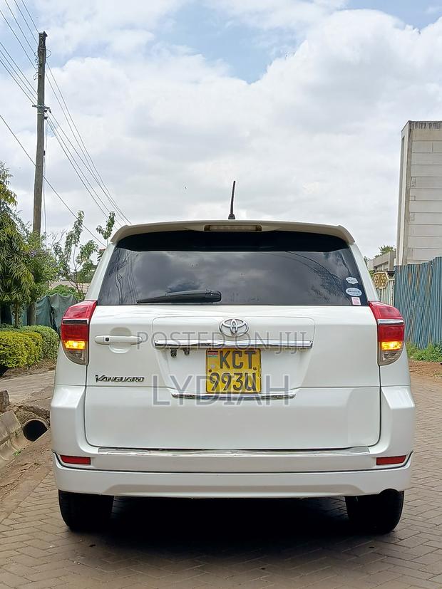 Toyota Vanguard 2012 White