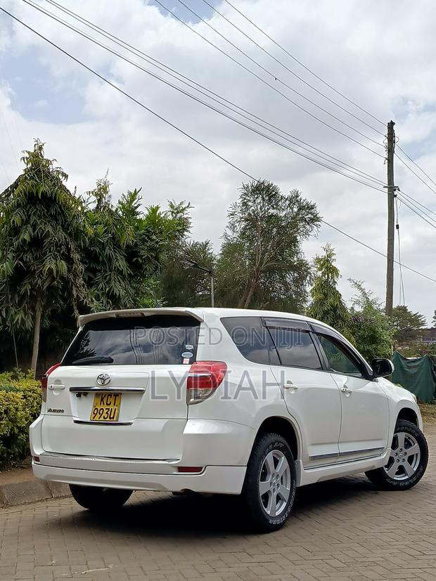 Toyota Vanguard 2012 White
