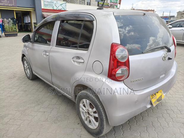 Toyota Passo 1.0 AWD 2010 Silver