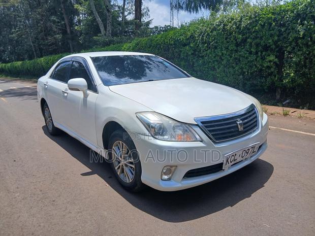 Toyota Crown 2010 White