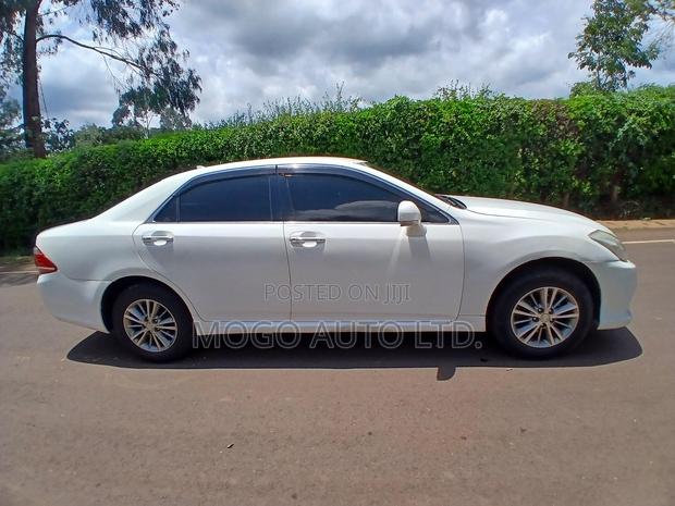 Toyota Crown 2010 White
