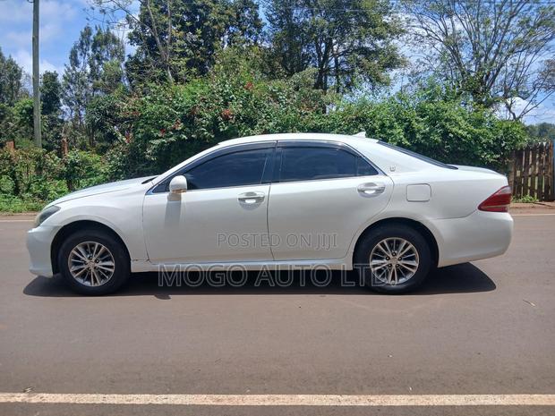 Toyota Crown 2010 White