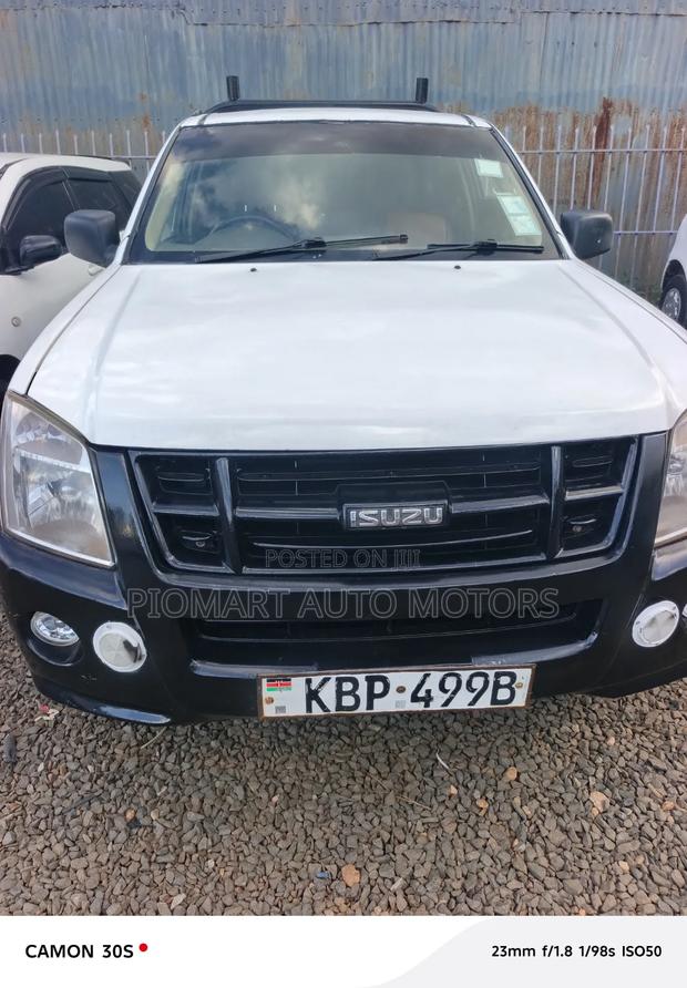 Isuzu D-MAX 2011 White