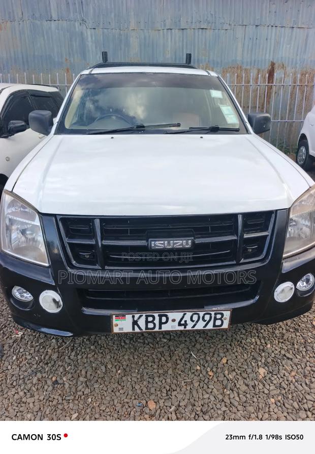 Isuzu D-MAX 2011 White