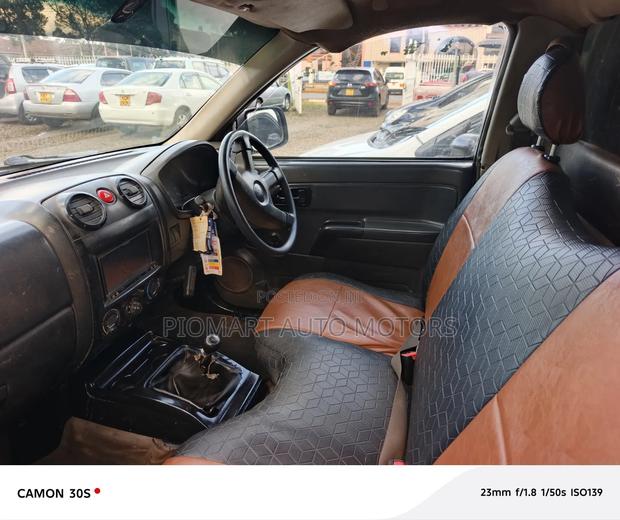 Isuzu D-MAX 2011 White