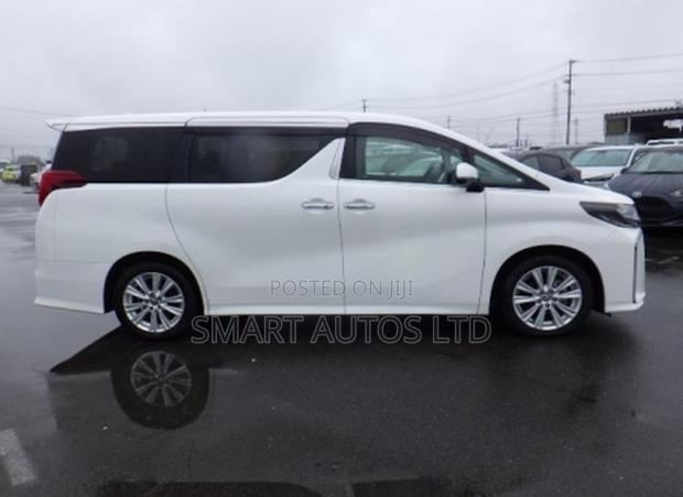 Toyota Alphard 2021 Off white