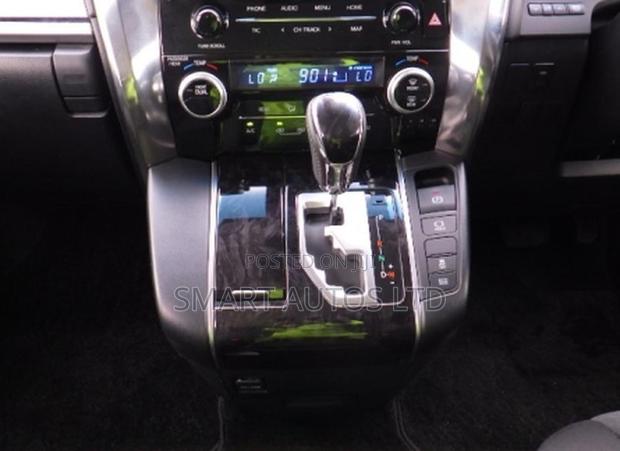 Toyota Alphard 2021 Off white