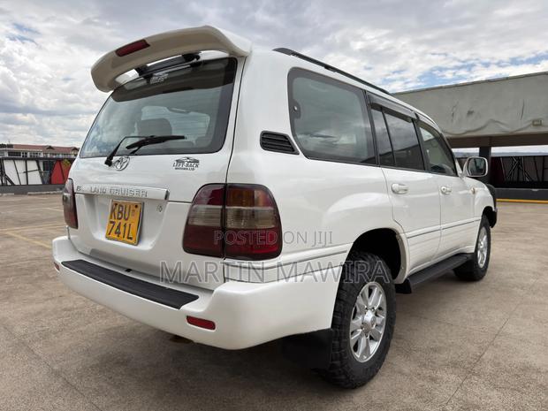 Toyota Land Cruiser Prado 2005 White