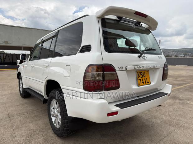 Toyota Land Cruiser Prado 2005 White