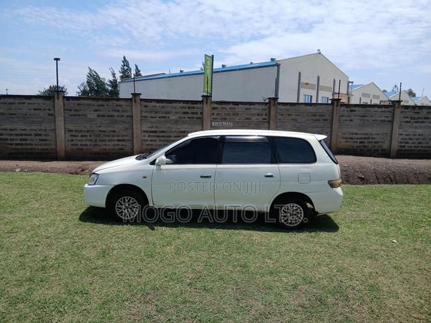 Toyota Gaia 2000 White