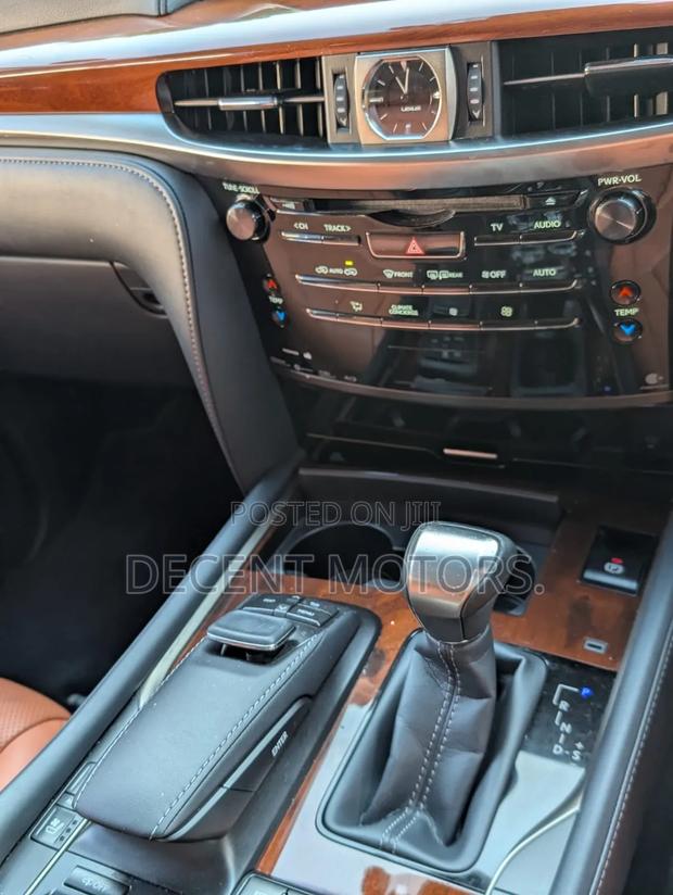 Lexus LX 570 AWD 2020 White