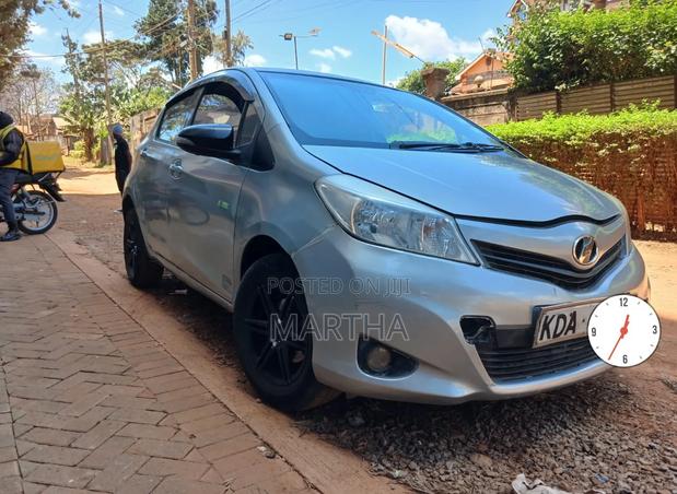 Toyota Vitz 2013 Silver